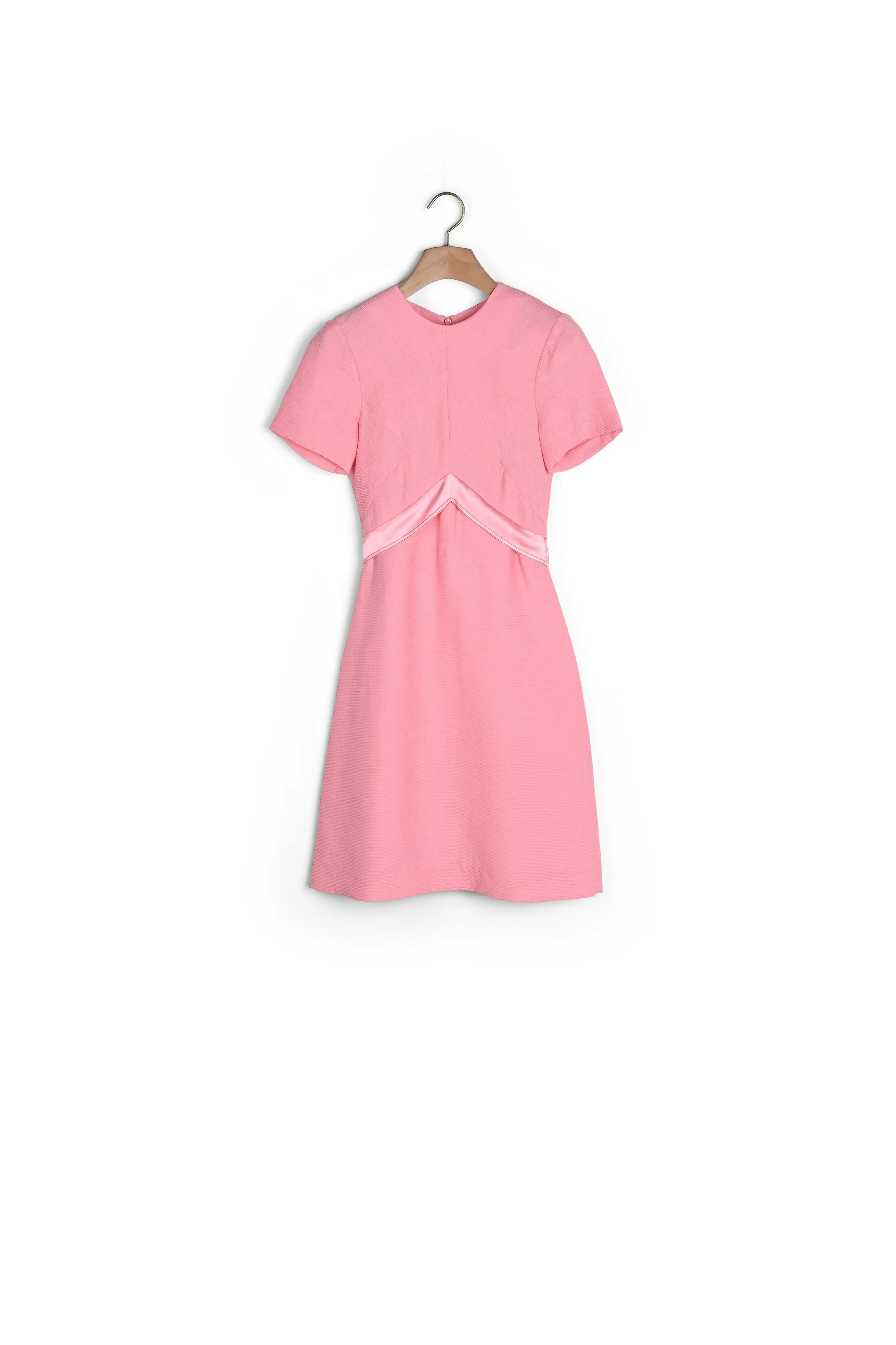 Robe avec détails satinés