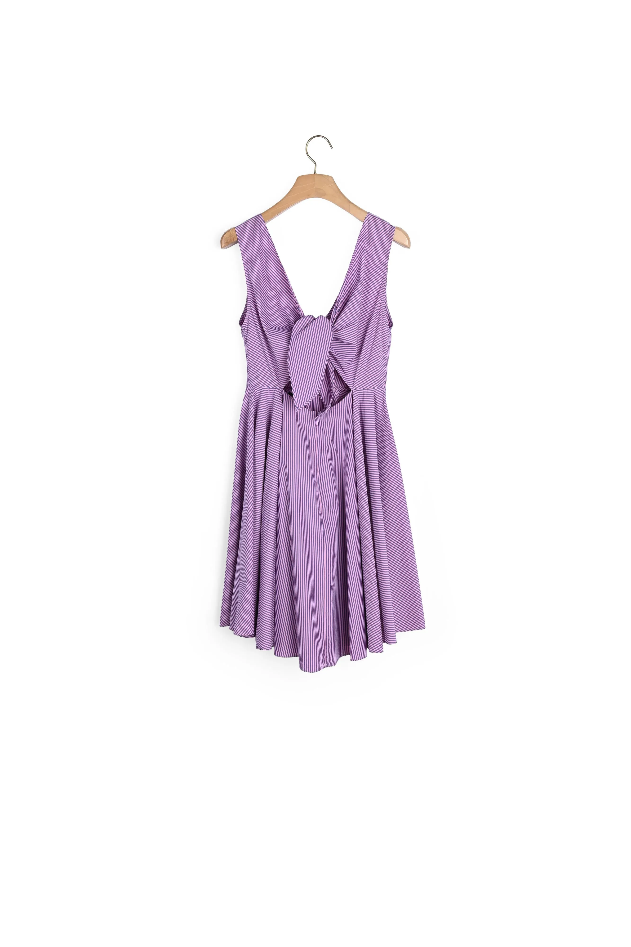 Robe évasée nouée dans le dos